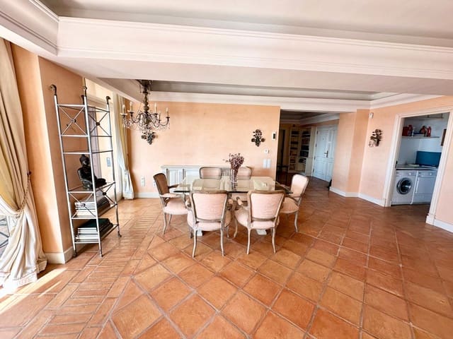 1 slaapkamer Penthouse te koop in Puerto de la Cruz met garage - € 900.000 (Ref: 8974050)