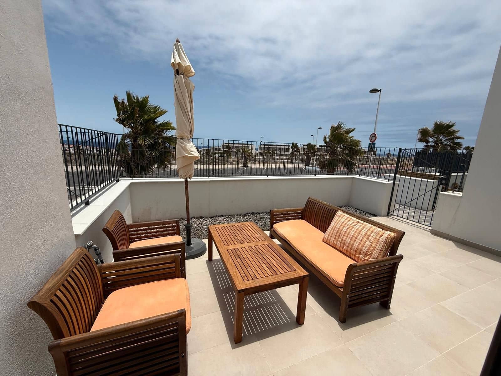 2 bedroom Apartment for sale in Arico with pool garage - € 349,000 (Ref: 9130514)