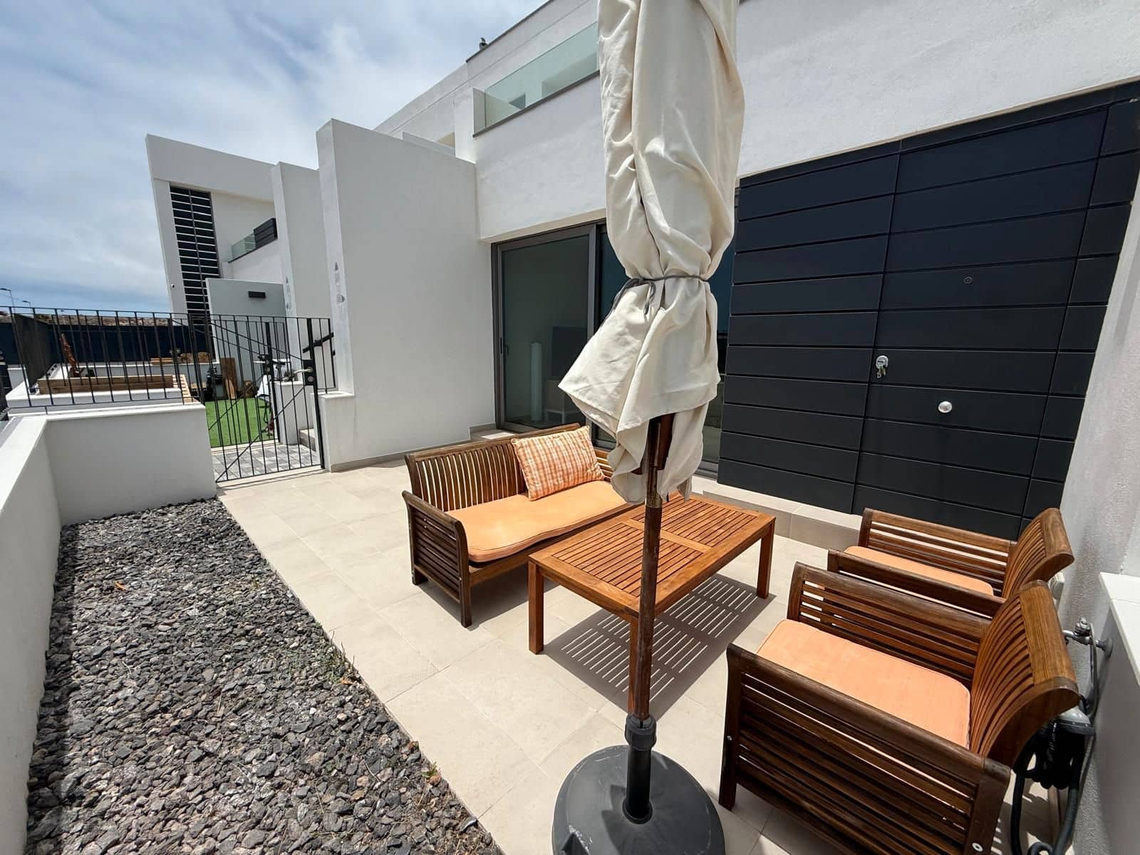 2 bedroom Apartment for sale in Arico with pool garage - € 349,000 (Ref: 9130514)