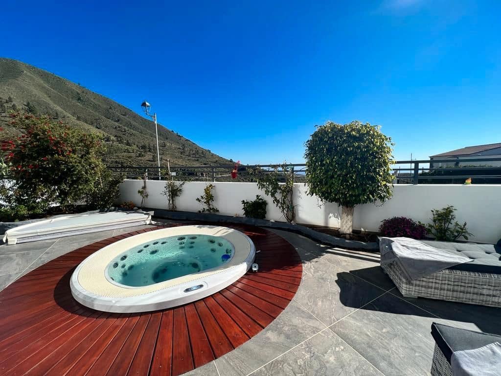 2 soveværelse Villa til salg i Guia de Isora med garage - € 619.000 (Ref: 9210497)