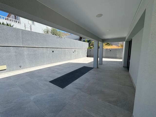 4 bedroom Villa for sale in Torviscas Centro y Alto, Adeje with pool garage - € 1,850,000 (Ref: 9227758)