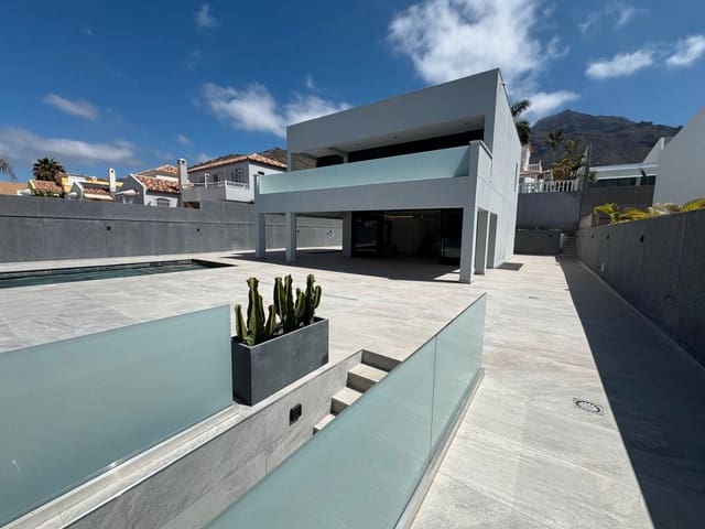 4 bedroom Villa for sale in Torviscas Centro y Alto, Adeje with pool garage - € 1,850,000 (Ref: 9227758)