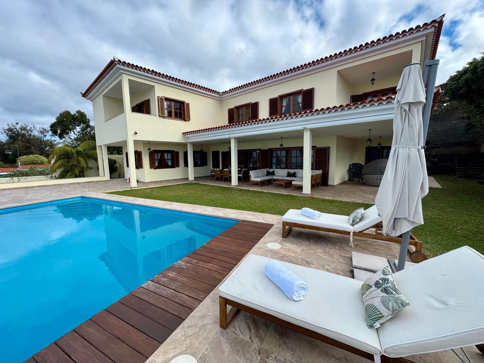 5 bedroom Villa for sale in Tacoronte with pool garage - € 1,995,000 (Ref: 9486571)