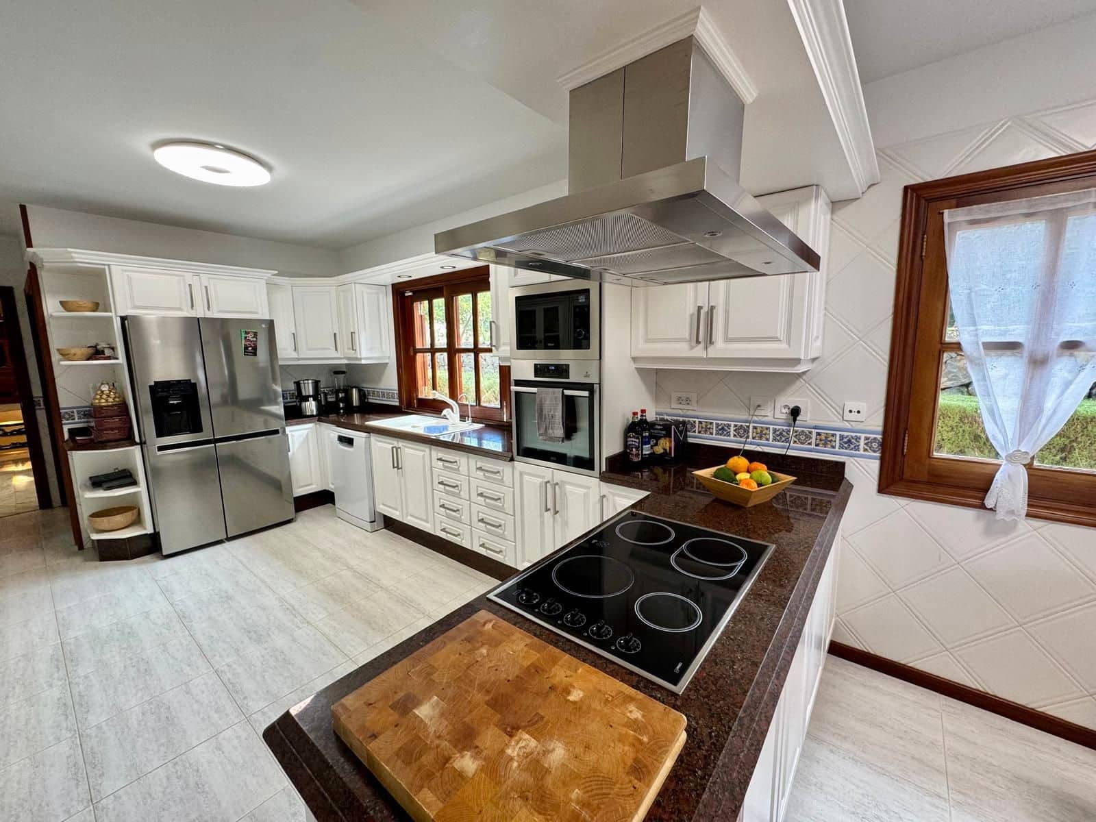 5 bedroom Villa for sale in Tacoronte with pool garage - € 1,995,000 (Ref: 9486571)