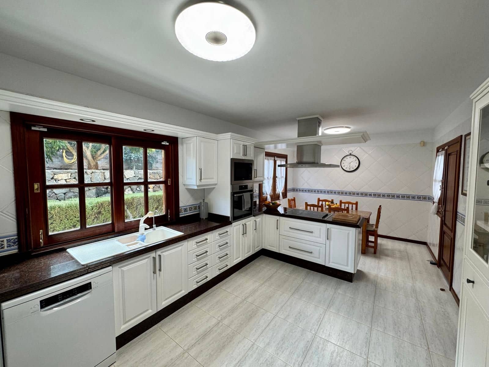 5 bedroom Villa for sale in Tacoronte with pool garage - € 1,995,000 (Ref: 9486571)