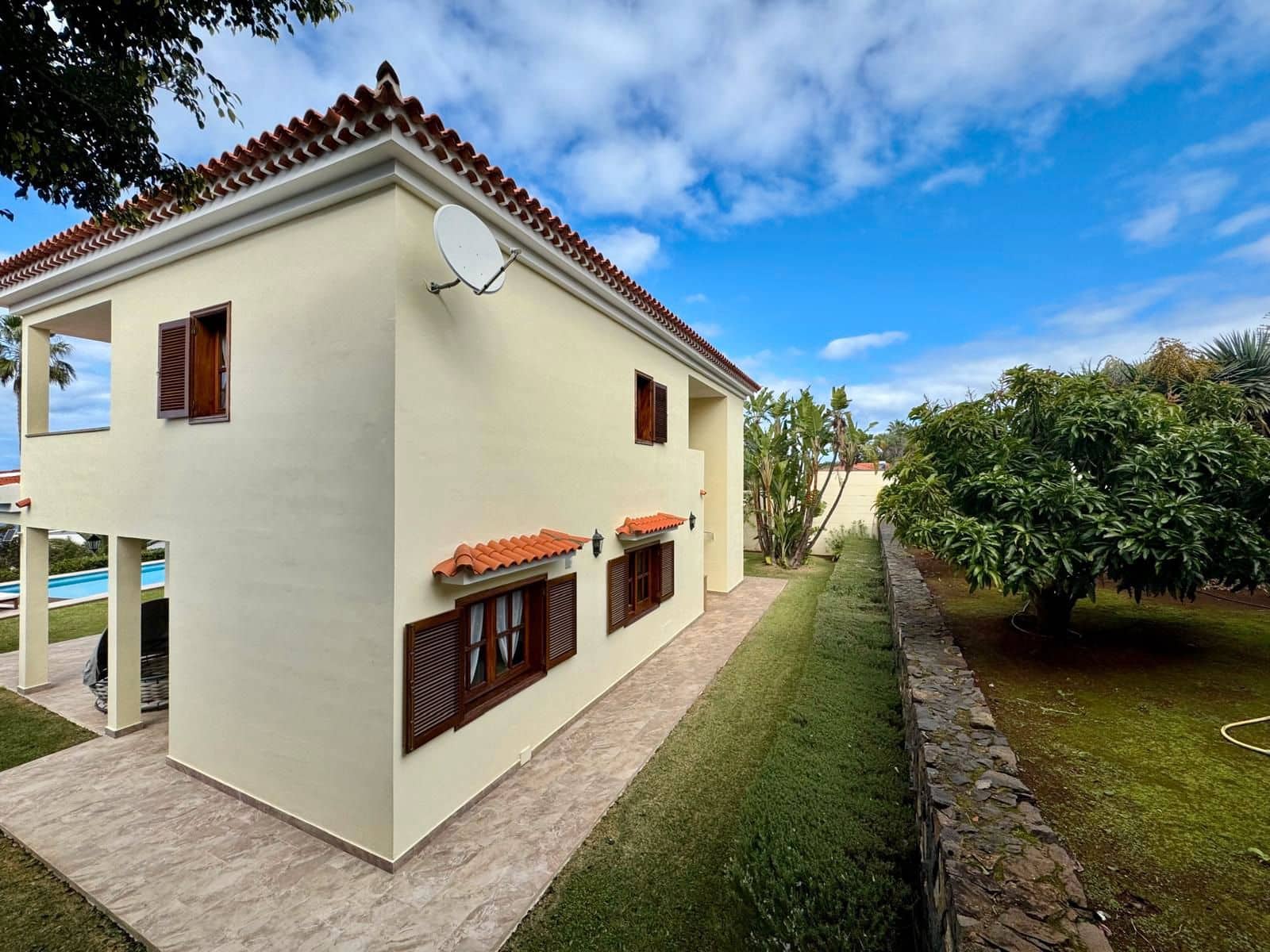 5 bedroom Villa for sale in Tacoronte with pool garage - € 1,995,000 (Ref: 9486571)