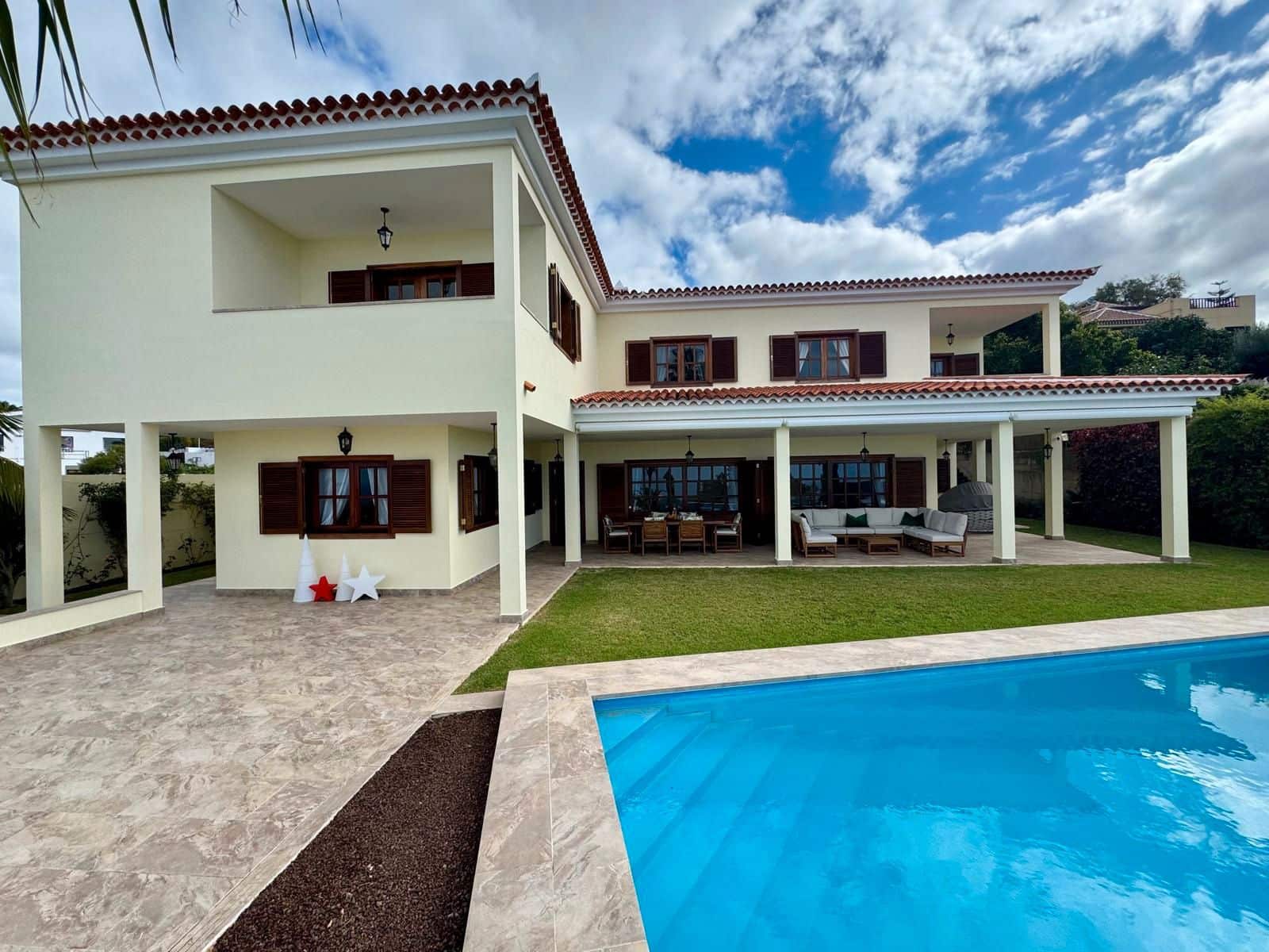 5 bedroom Villa for sale in Tacoronte with pool garage - € 1,995,000 (Ref: 9486571)