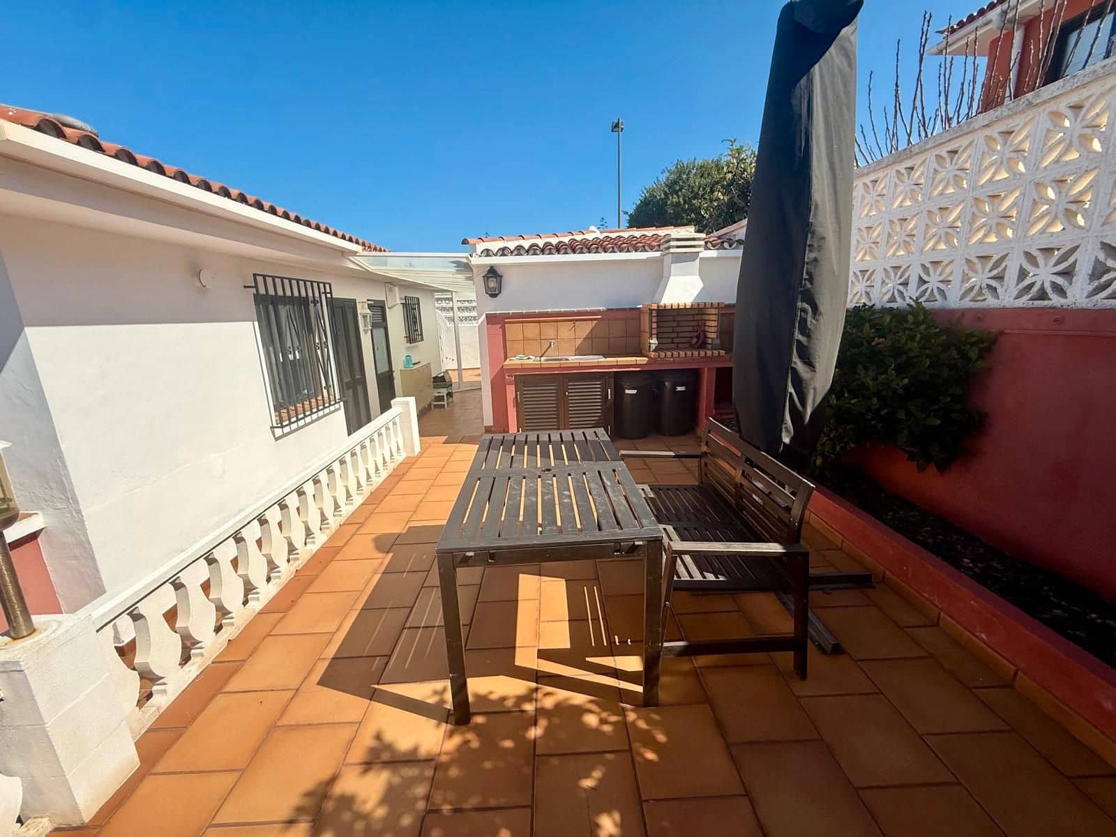 4 sypialnia Willa na sprzedaż w El Sauzal z basenem garażem - 735 000 € (Ref: 9622054)