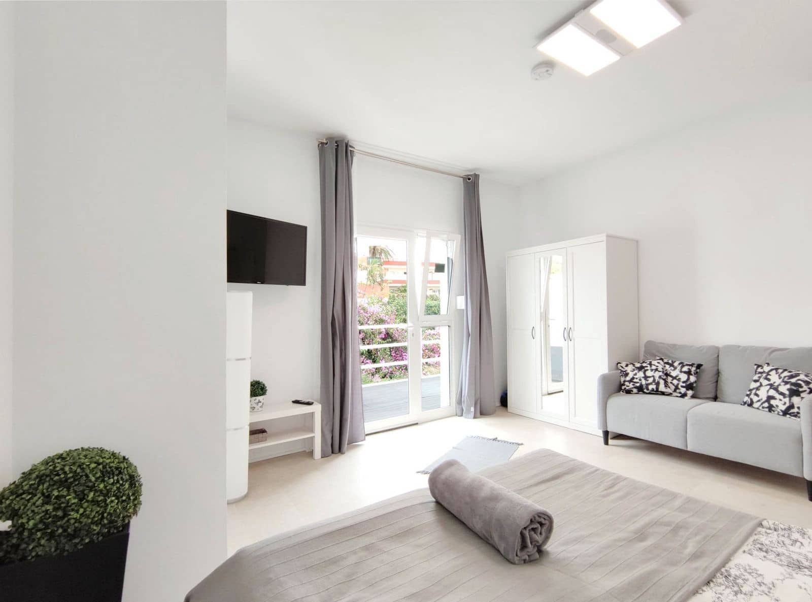 4 bedroom Studio for sale in Puerto de la Cruz - € 1,100,000 (Ref: 9720723)