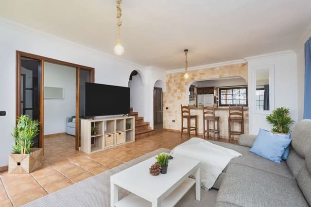 5 soveværelse Semi-Rækkehus til salg i El Sauzal med garage - € 590.000 (Ref: 9857943)