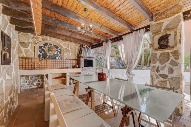 4 soverom Villa til salgs i El Sauzal med svømmebasseng garasje - € 900 000 (Ref: 9857944)