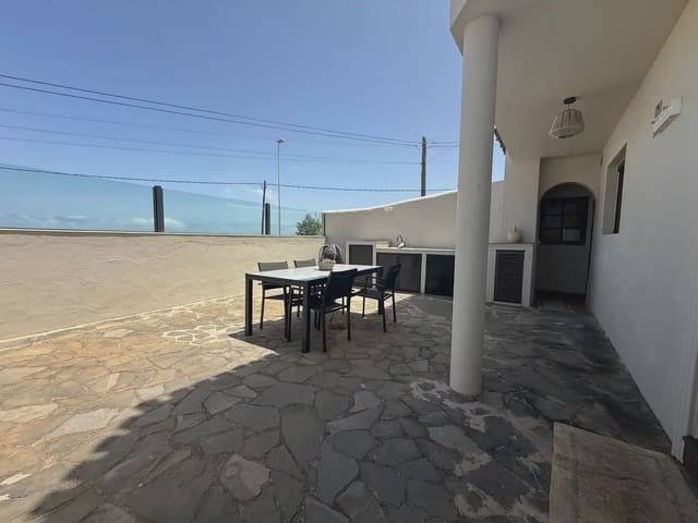 3 bedroom Villa for sale in Puerto de la Cruz with pool - € 995,000 (Ref: 9897417)