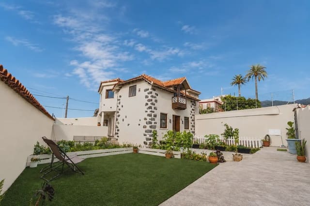 3 bedroom Villa for sale in Puerto de la Cruz with pool - € 995,000 (Ref: 9897417)