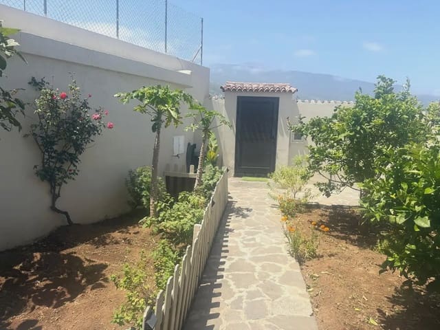 3 bedroom Villa for sale in Puerto de la Cruz with pool - € 995,000 (Ref: 9897417)