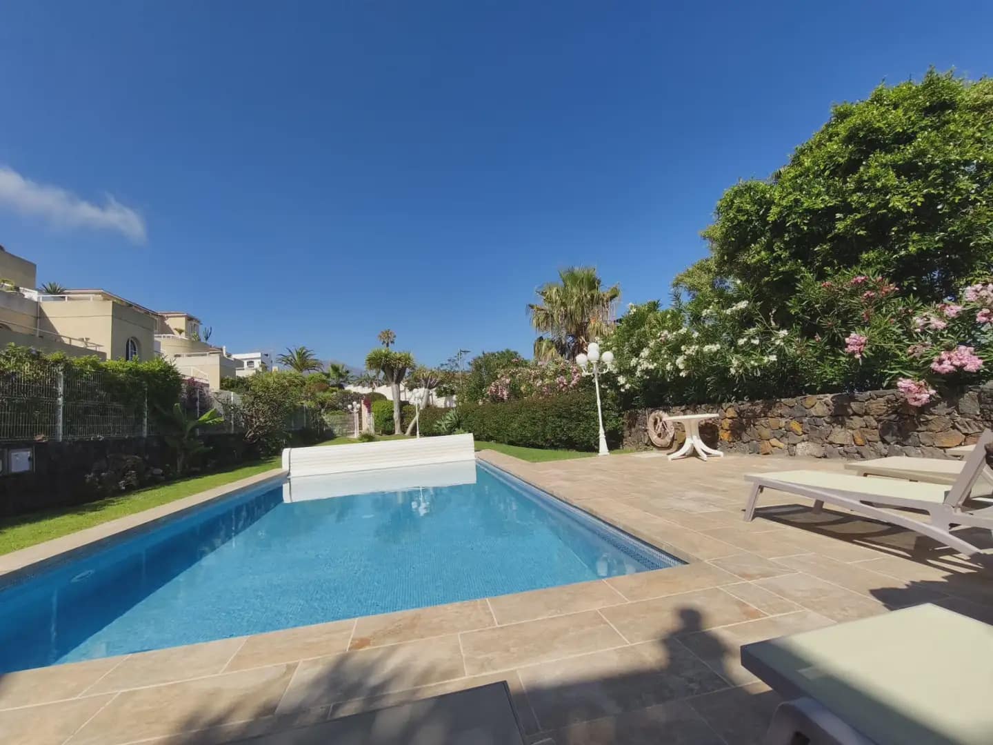 Apartamento de 2 habitaciones en Santa Ursula en venta con piscina garaje - 390.000 € (Ref: 9902115)