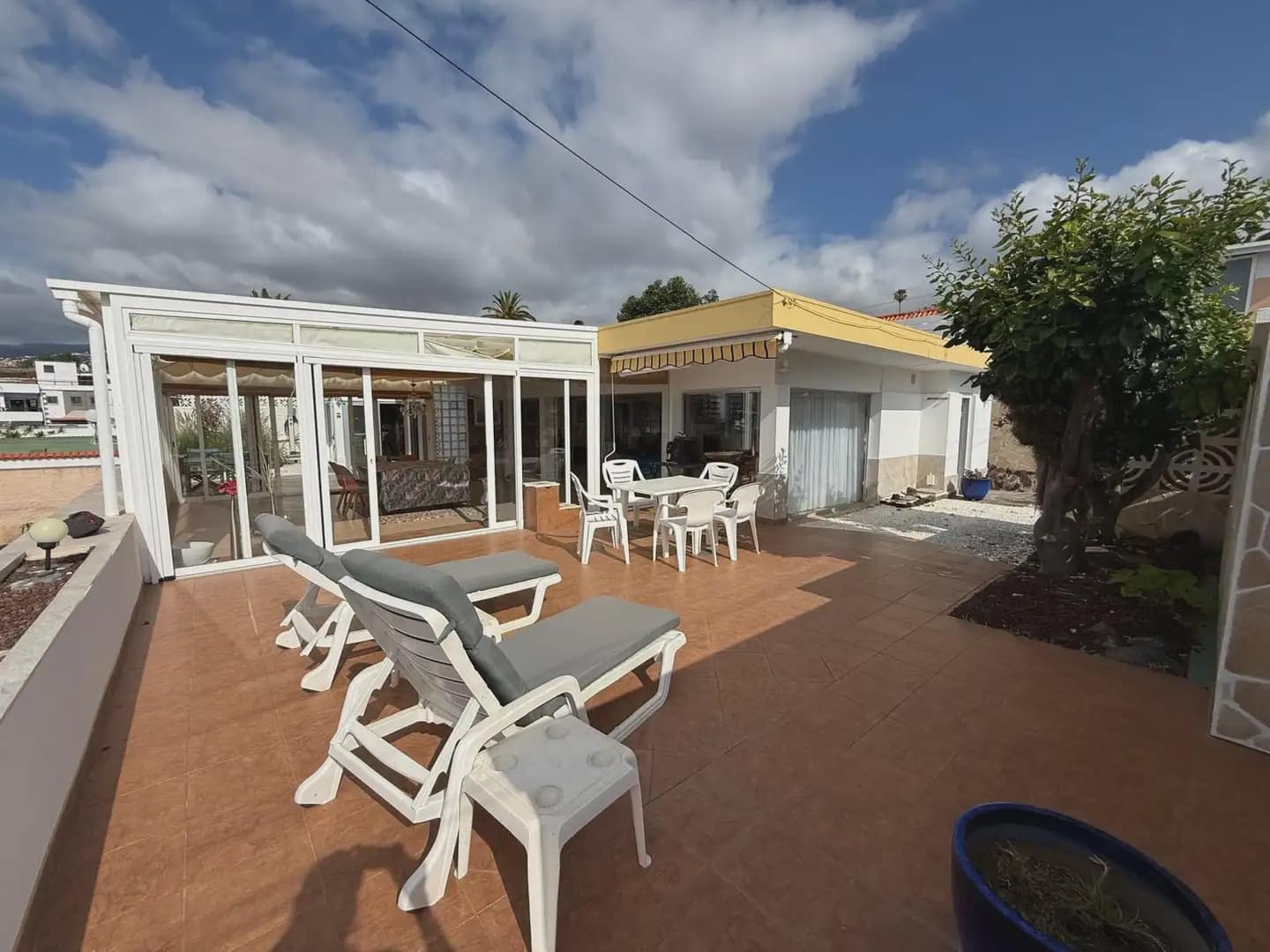 3 bedroom Bungalow for sale in Puerto de la Cruz with garage - € 539,000 (Ref: 9969335)