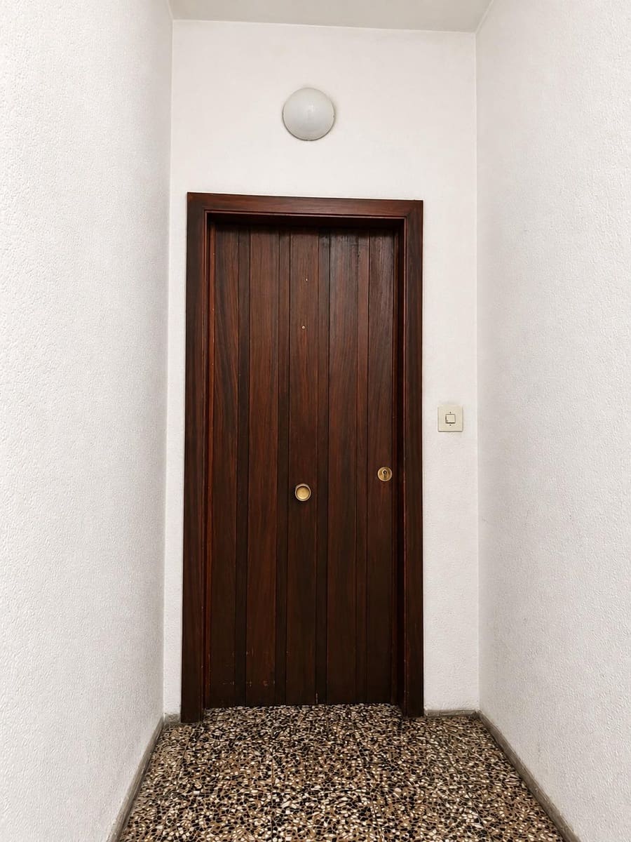 5 bedroom Flat for sale in Figueres - € 195,500 (Ref: 10037539)