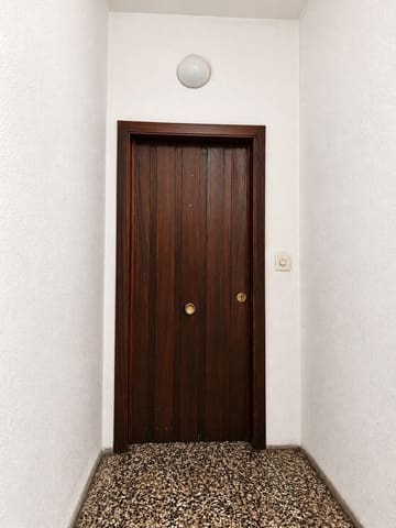 5 bedroom Flat for sale in Figueres - € 195,500 (Ref: 10037539)