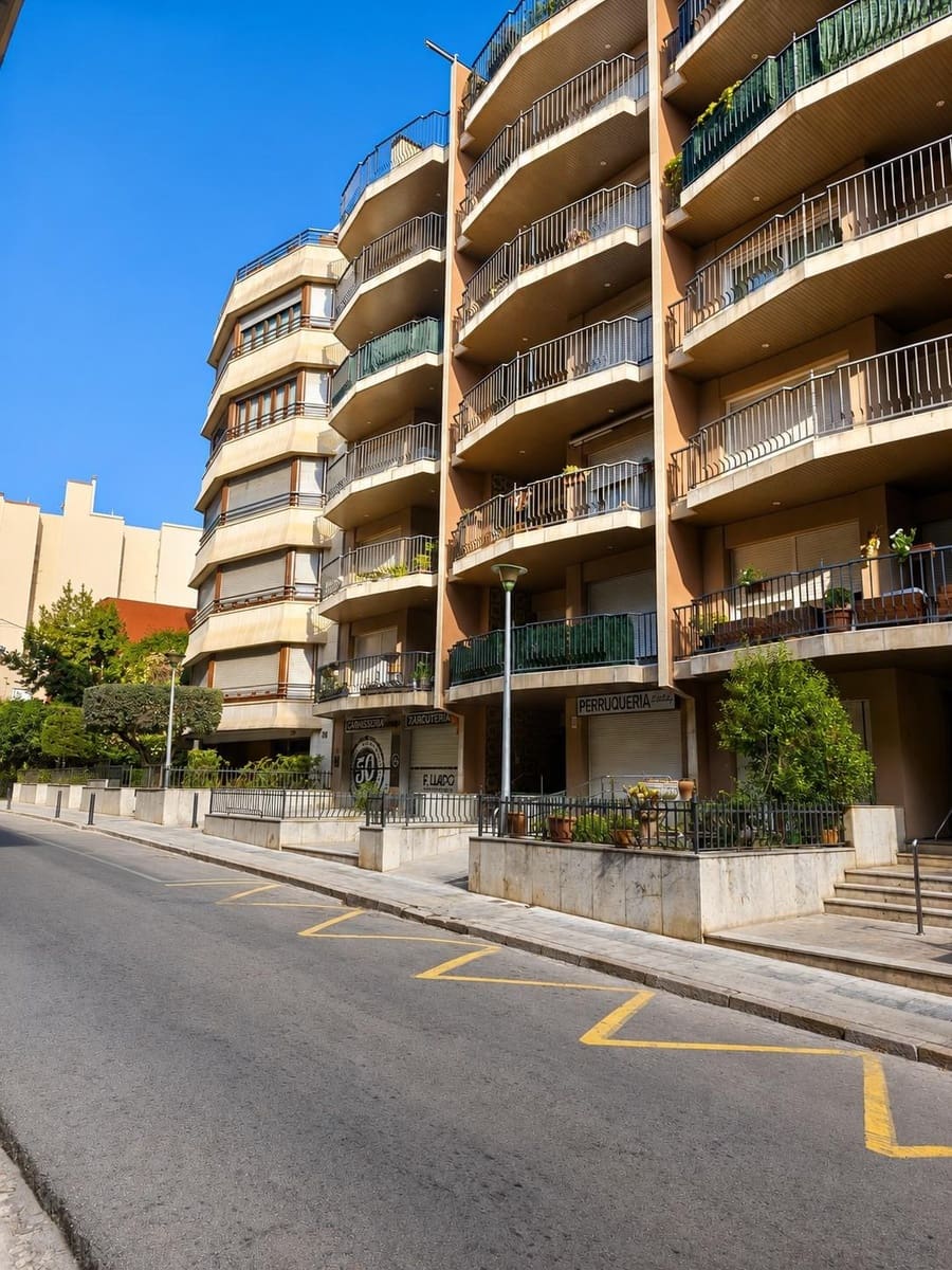 5 bedroom Flat for sale in Figueres - € 195,500 (Ref: 10037539)