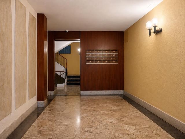 5 bedroom Flat for sale in Figueres - € 195,500 (Ref: 10037539)