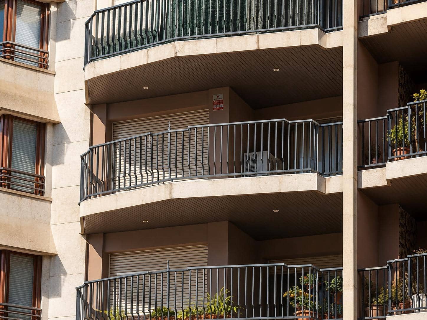 5 bedroom Flat for sale in Figueres - € 195,500 (Ref: 10037539)