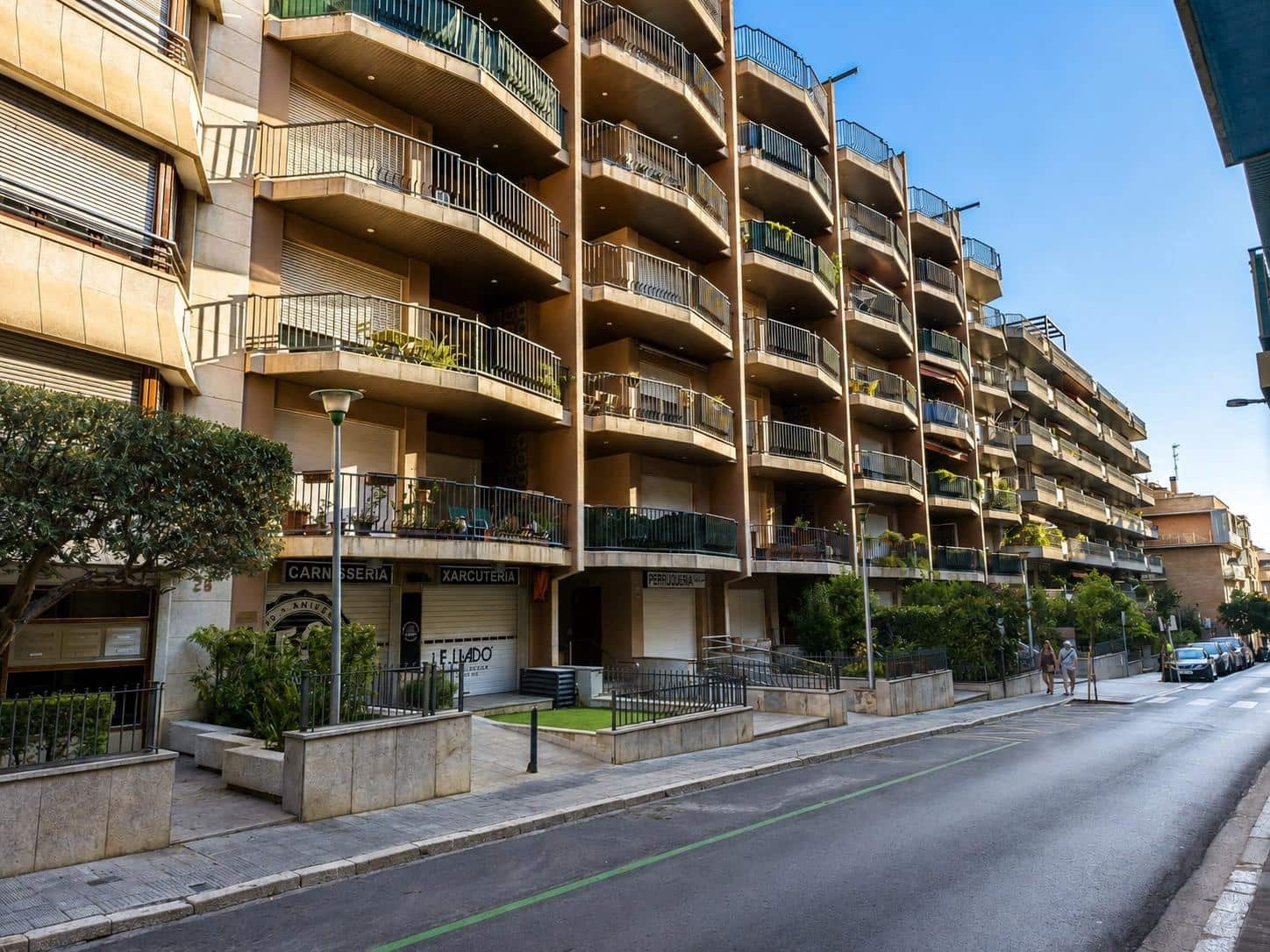 5 bedroom Flat for sale in Figueres - € 195,500 (Ref: 10037539)
