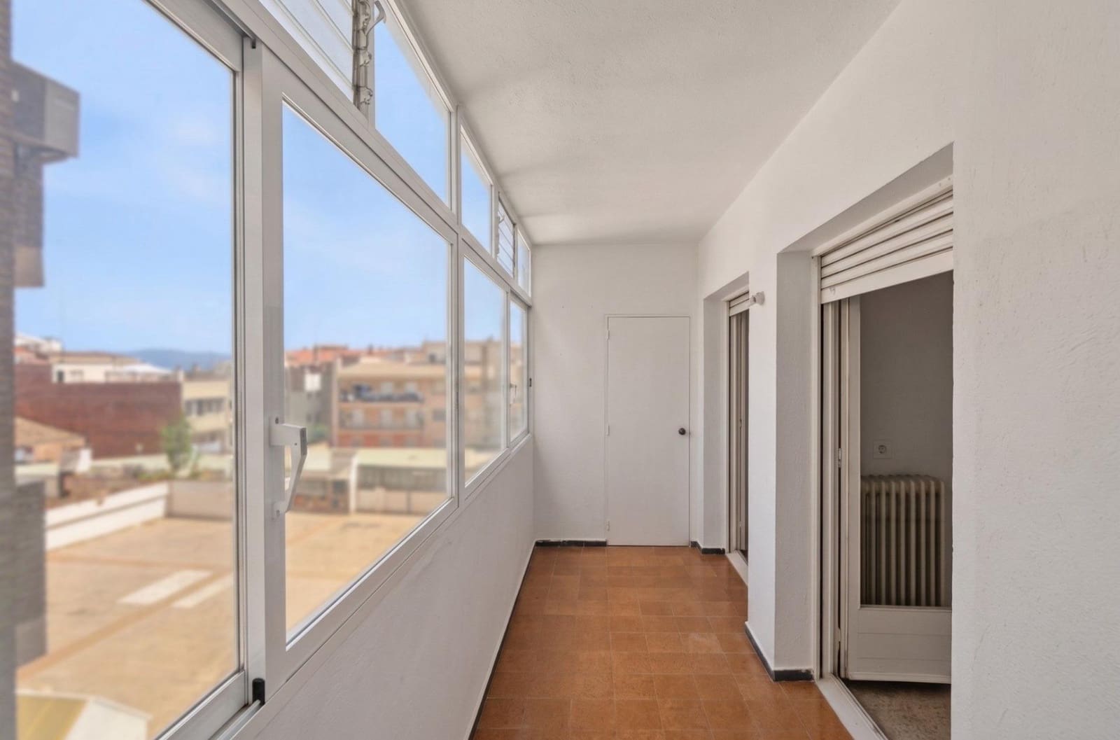 5 bedroom Flat for sale in Figueres - € 195,500 (Ref: 10037539)