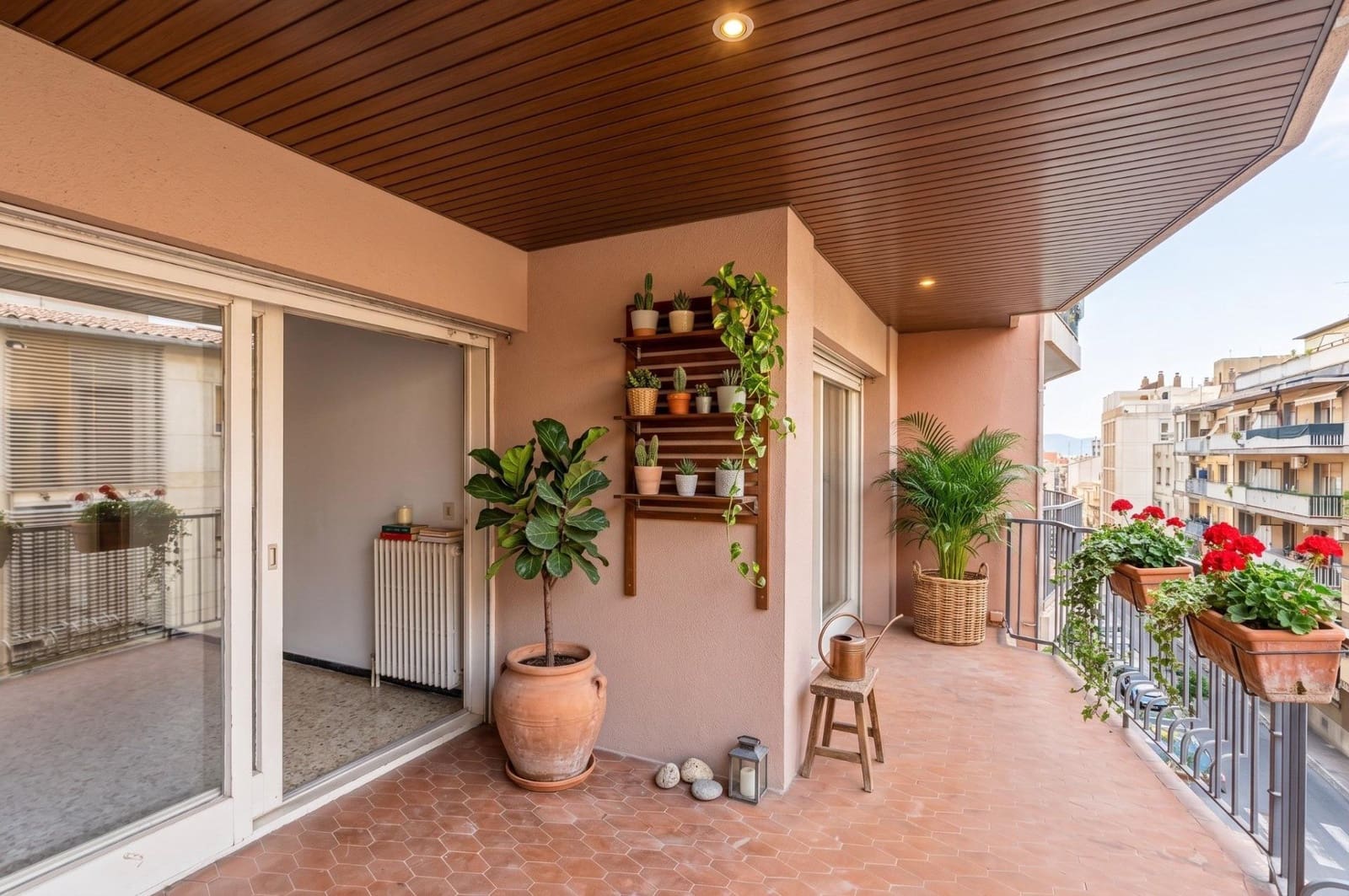 5 bedroom Flat for sale in Figueres - € 195,500 (Ref: 10037539)