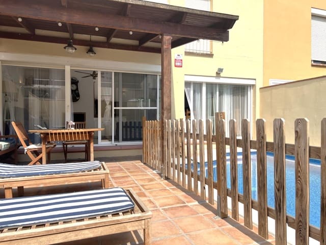 4 quarto Moradia em Banda para venda em Sant Pere Pescador com piscina garagem - 329 000 € (Ref: 10059289)