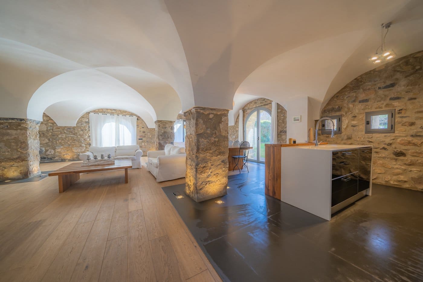 3 soveværelse Finca/Landehus til salg i Sant Joan les Fonts med swimmingpool garage - € 1.250.000 (Ref: 7851908)