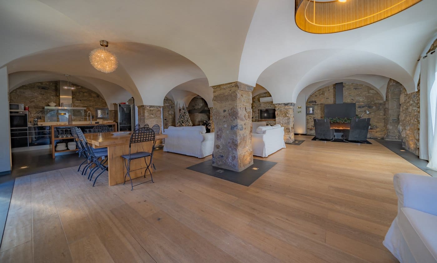 3 soveværelse Finca/Landehus til salg i Sant Joan les Fonts med swimmingpool garage - € 1.250.000 (Ref: 7851908)