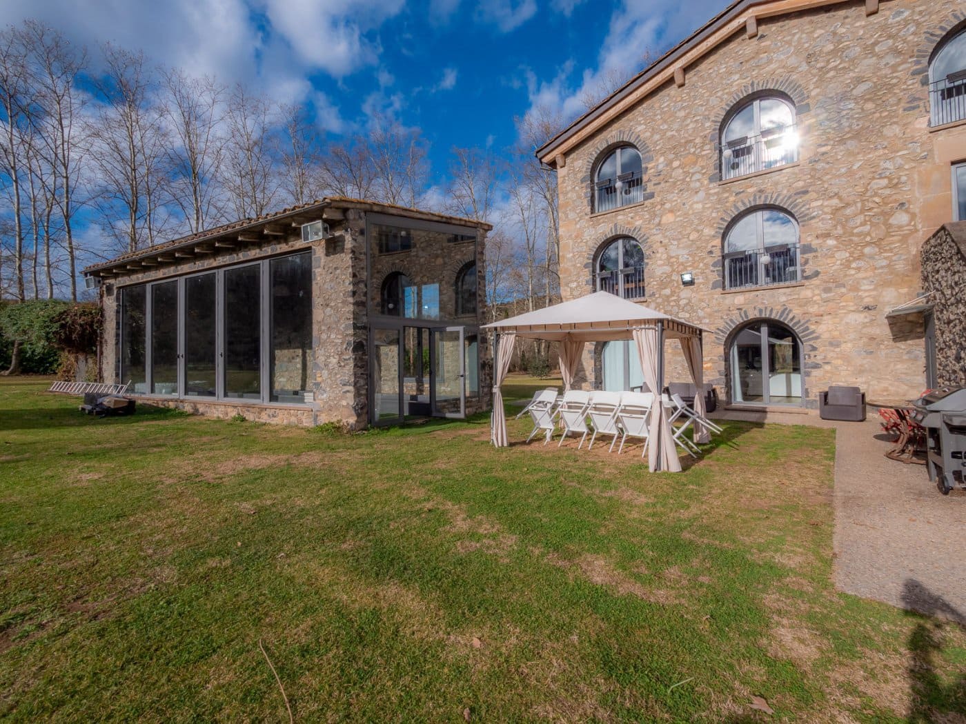 3 soveværelse Finca/Landehus til salg i Sant Joan les Fonts med swimmingpool garage - € 1.250.000 (Ref: 7851908)