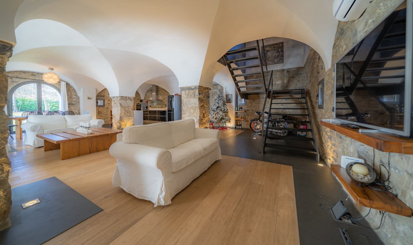 3 soveværelse Finca/Landehus til salg i Sant Joan les Fonts med swimmingpool garage - € 1.250.000 (Ref: 7851908)