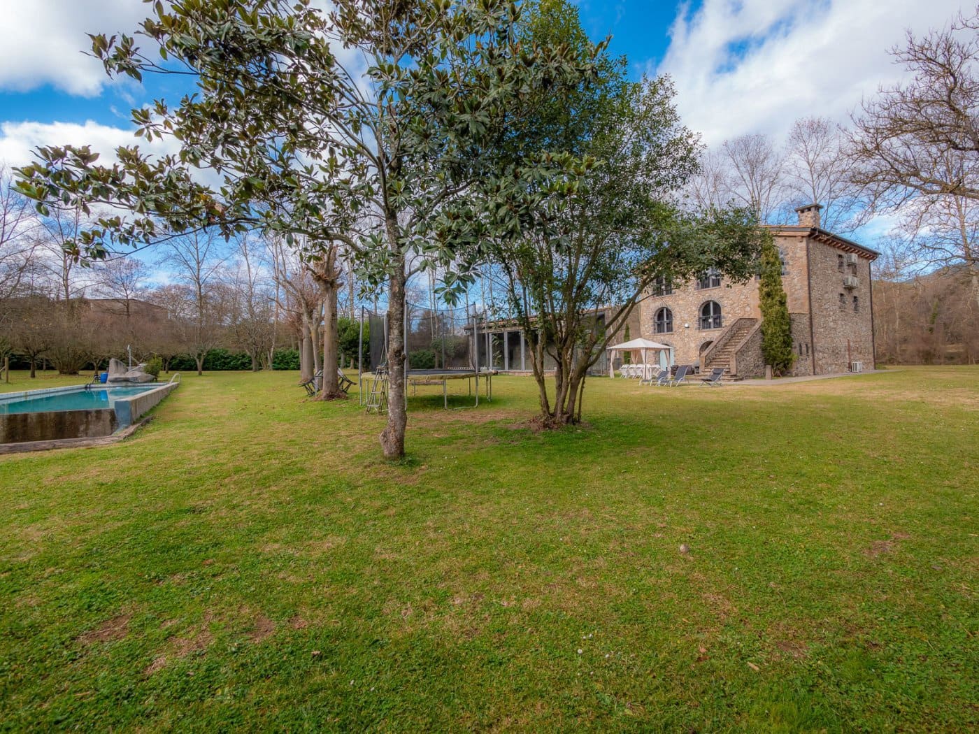 3 soveværelse Finca/Landehus til salg i Sant Joan les Fonts med swimmingpool garage - € 1.250.000 (Ref: 7851908)