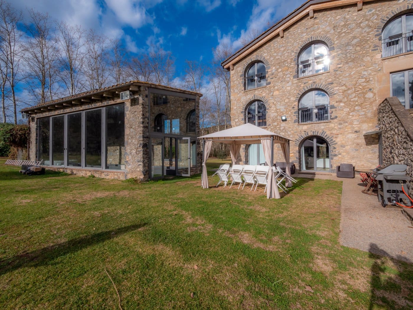 3 soveværelse Finca/Landehus til salg i Sant Joan les Fonts med swimmingpool garage - € 1.250.000 (Ref: 7851908)