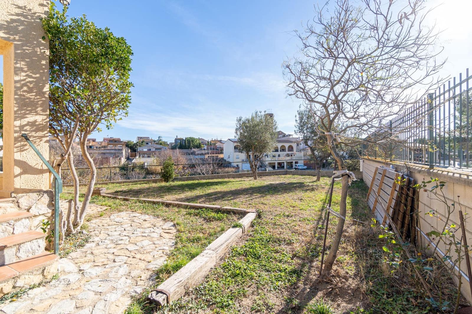 7 bedroom Villa for sale in Garriguella - € 425,000 (Ref: 8068399)