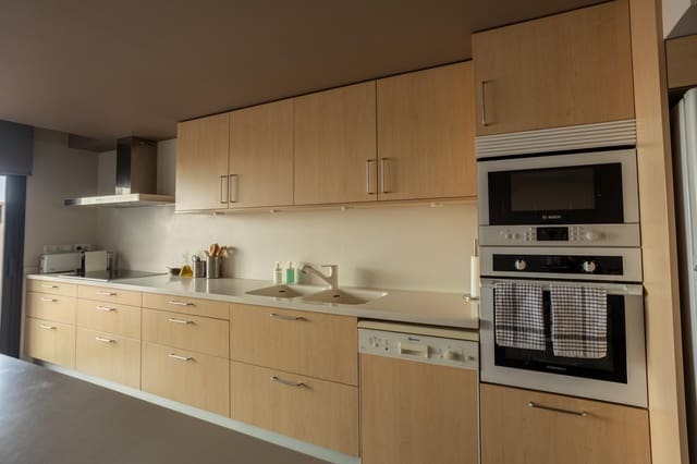 4 quarto Moradia em Banda para venda em Figueres com garagem - 350 000 € (Ref: 8398587)