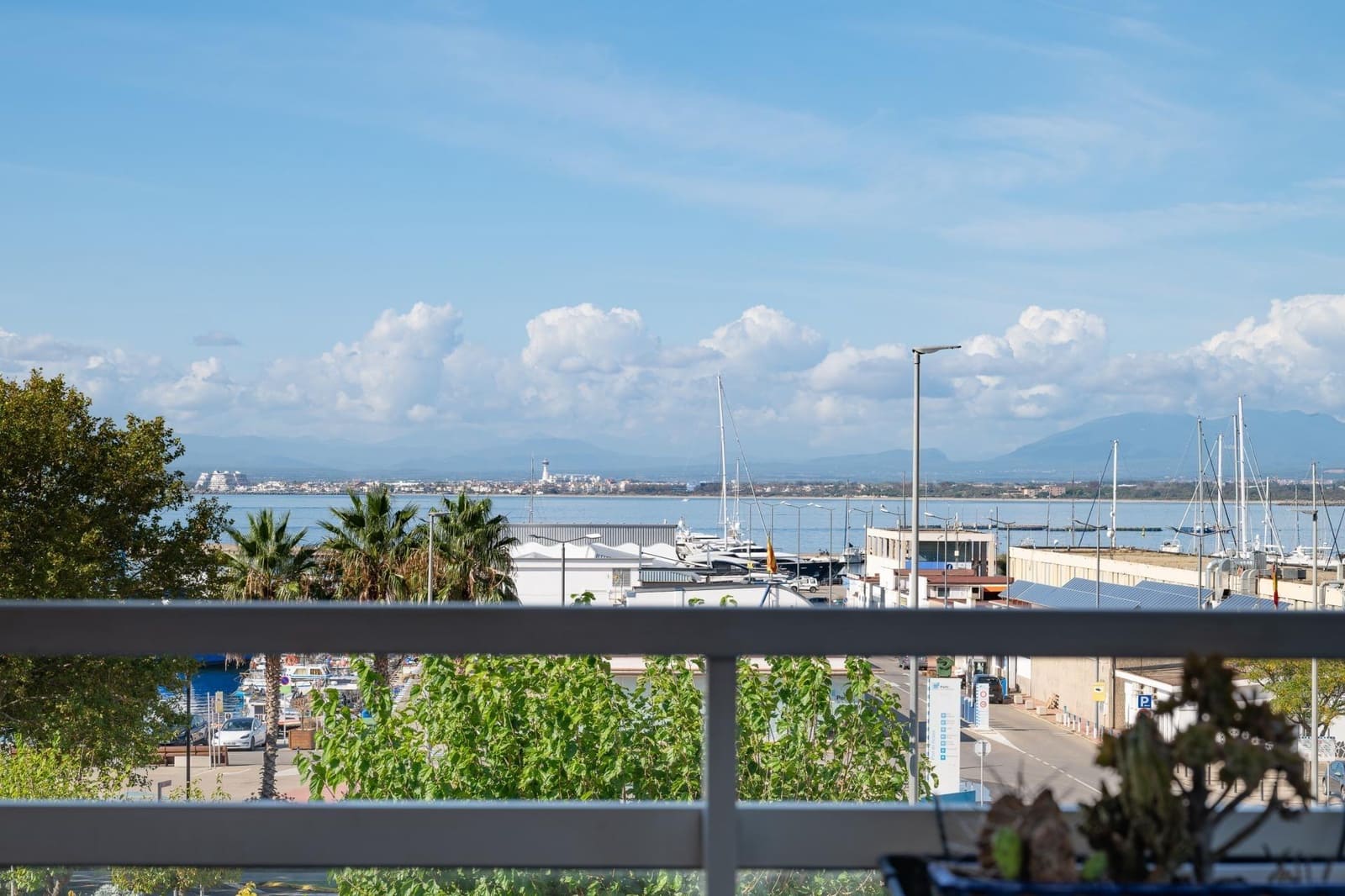 2 bedroom Apartment for sale in Roses - € 235,000 (Ref: 8778542)