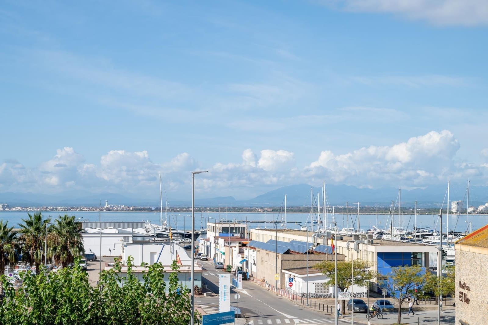 2 bedroom Apartment for sale in Roses - € 235,000 (Ref: 8778542)