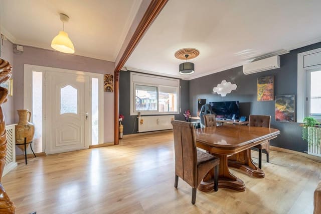 5 quarto Moradia em Banda para venda em Vilafant com garagem - 345 000 € (Ref: 9102997)