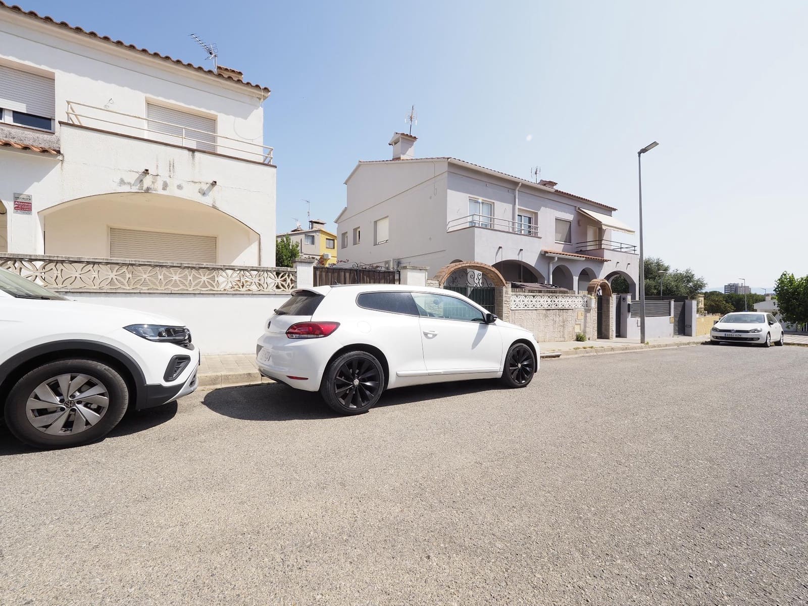 5 soveværelse Rækkehus til salg i Vilafant med garage - € 345.000 (Ref: 9102997)