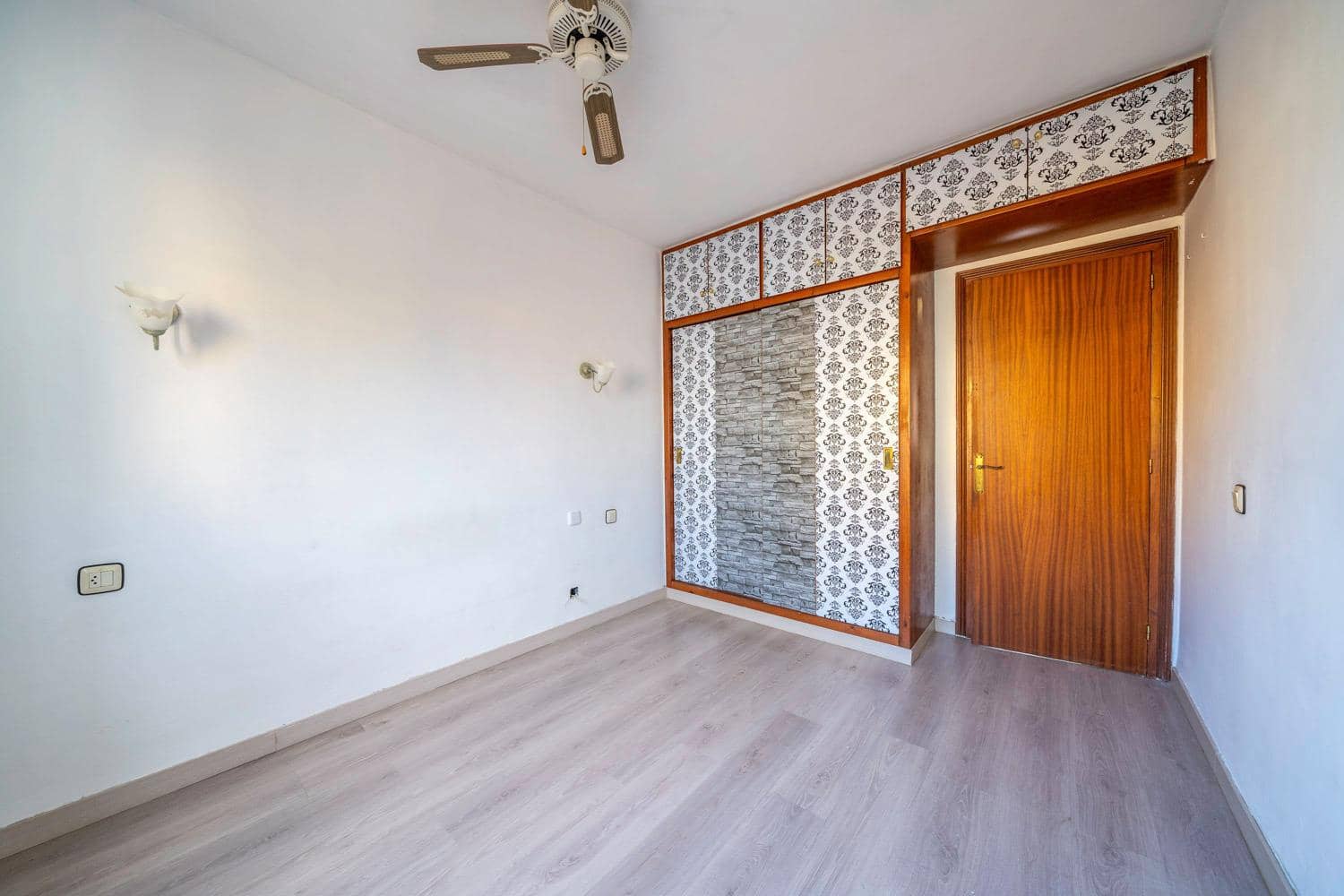 5 soveværelse Rækkehus til salg i Vilafant med garage - € 345.000 (Ref: 9102997)