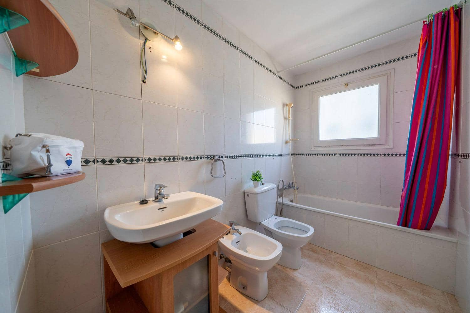 5 soveværelse Rækkehus til salg i Vilafant med garage - € 345.000 (Ref: 9102997)