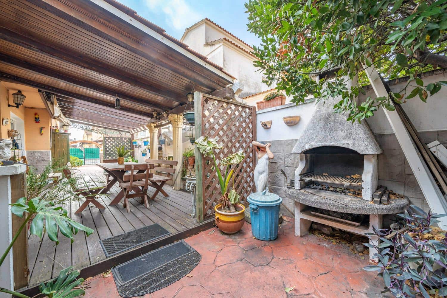 5 soveværelse Rækkehus til salg i Vilafant med garage - € 345.000 (Ref: 9102997)