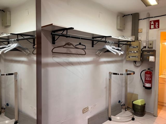 Gewerbe zu vermieten in Figueres - 1.050 € (Ref: 9188577)