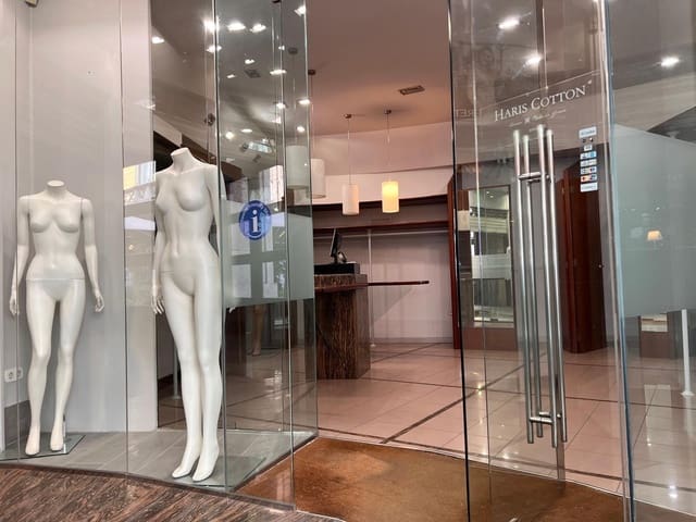 Gewerbe zu vermieten in Figueres - 1.050 € (Ref: 9188577)