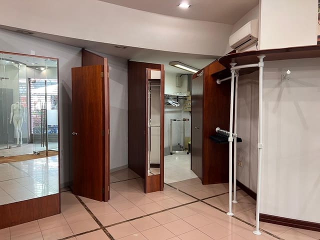 Gewerbe zu vermieten in Figueres - 1.050 € (Ref: 9188577)