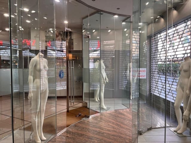 Gewerbe zu vermieten in Figueres - 1.050 € (Ref: 9188577)