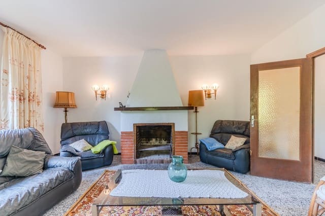 4 makuuhuone Maalaistalo myytävänä paikassa Sant Llorenç de la Muga - 385 000 € (Ref: 9383079)