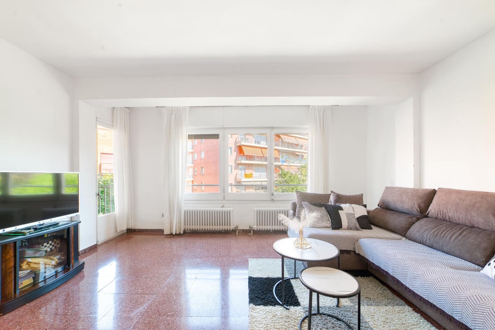 Piso de 4 habitaciones en Figueres en venta - 160.000 € (Ref: 9656225)